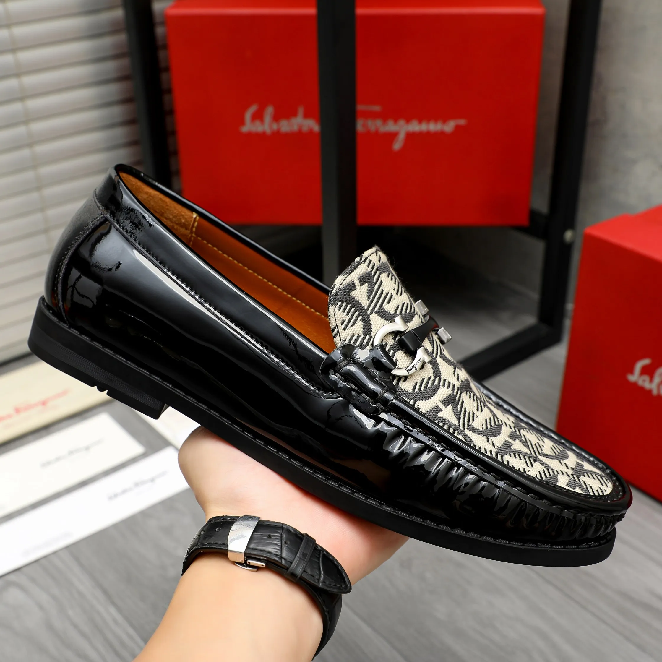Men's shoes 💰400 Product trademark: Ferragamo "Ferragamo" casual slip-on men's shoes Regular size: 38-45 (45. Customized, non-refundable) Product materials: Selected breathable fabric upper, cowhide lining, rubber outsole